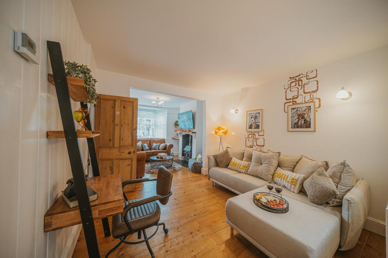 Cotswolds- Homely 2 Bed House With Garden, Wifi - Esho Stays 赛伦塞斯特 外观 照片