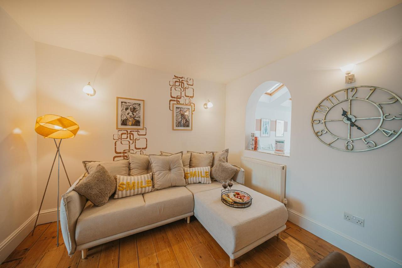 Cotswolds- Homely 2 Bed House With Garden, Wifi - Esho Stays 赛伦塞斯特 外观 照片